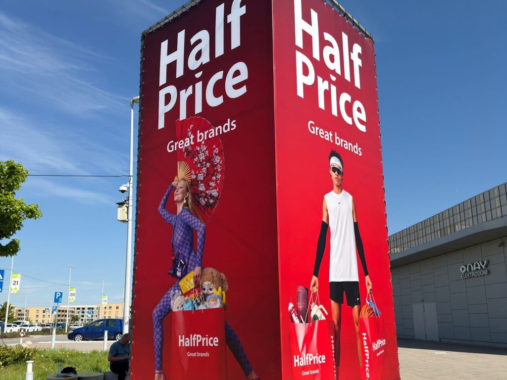 HalfPrice, Werbeturm