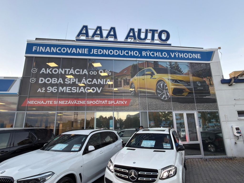 AAA AUTO, Schaufensterbeklebung